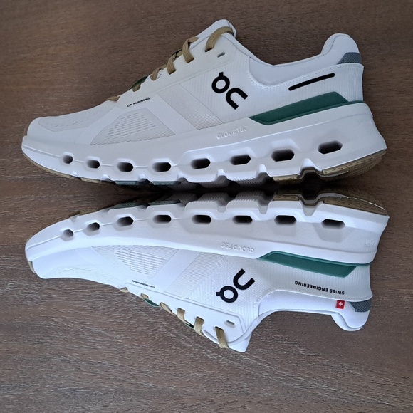 On Cloudrunner 2 - Color: White / Green - Size: Women 9.5 - Picture 7 of 9